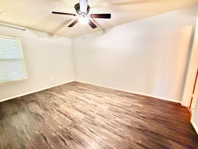 Building Photo - "Charming 3-Bedroom Home with 2 Full Baths in Lubbock's Heart – 1277 Sq Ft of Comfort Await!"