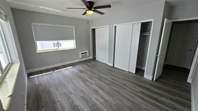 Building Photo - 7725 Harding Ave