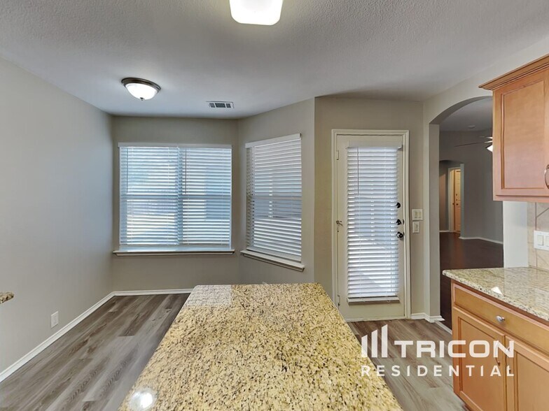 Building Photo - 317 Welch Dr