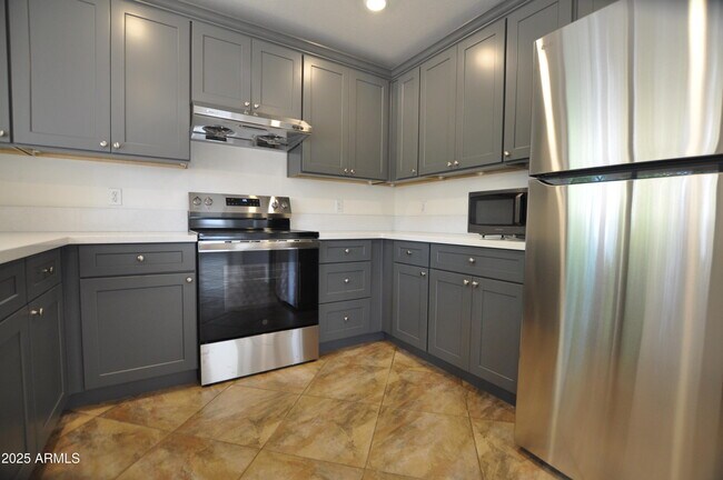 Building Photo - 2346 S Navajo Way