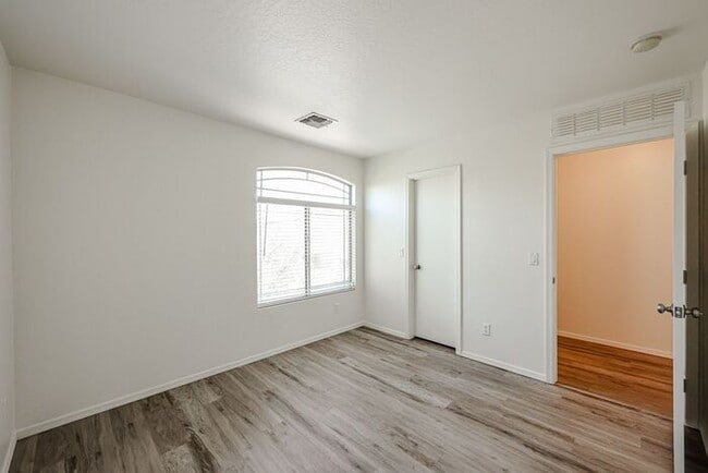 Building Photo - 4 BED 2.5 BATH, 2200+ SFT IN CAMELBACK RANCH, PHOENIX