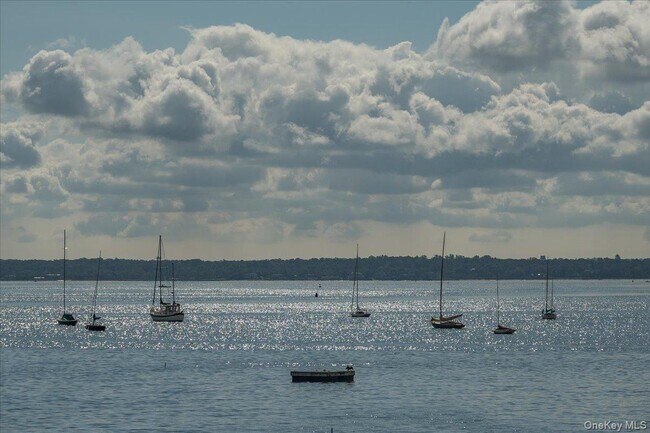 Building Photo - 19 Sherwood Dr