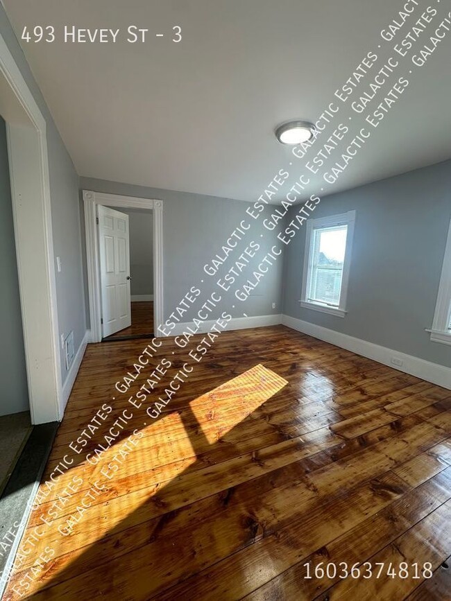 Building Photo - 493 Hevey St