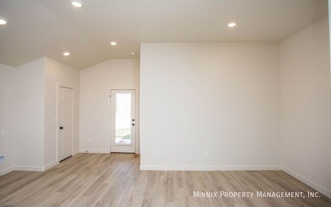 Building Photo - 2140 Langford Ave