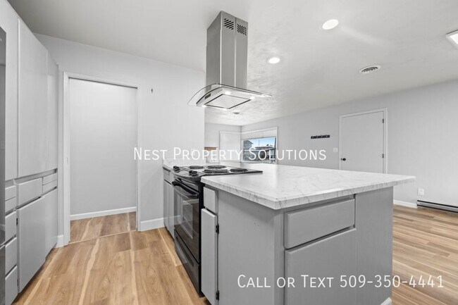 Building Photo - 1221 S Baker St