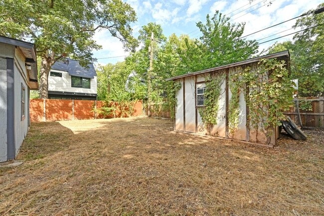 Building Photo - 1706 Riverview St