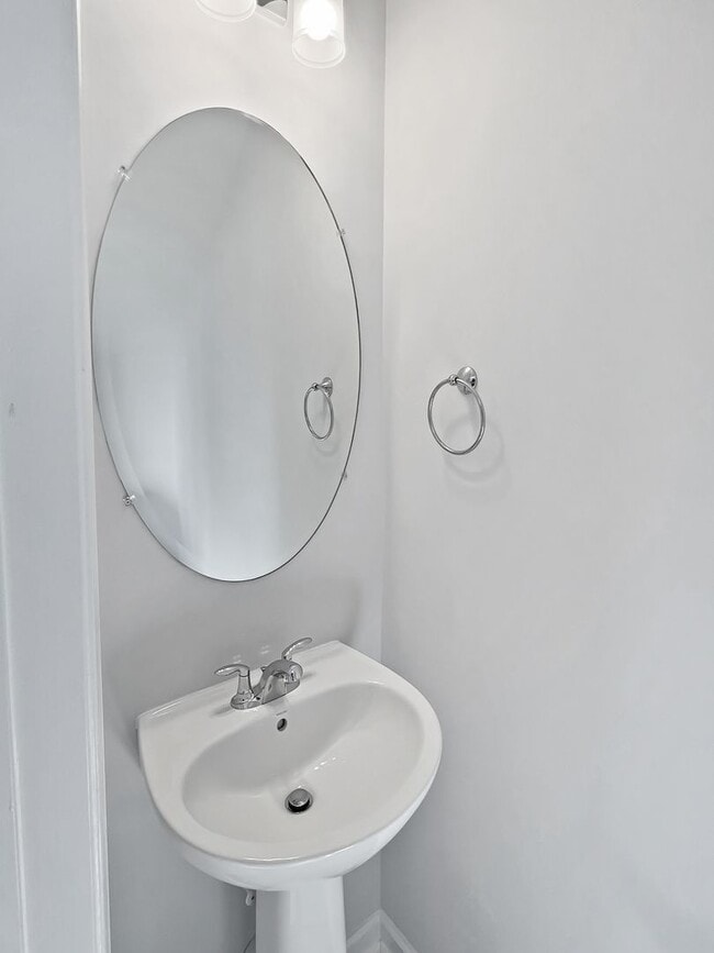 Building Photo - Beautiful 2 Bedroom Condo in Glen Allen !