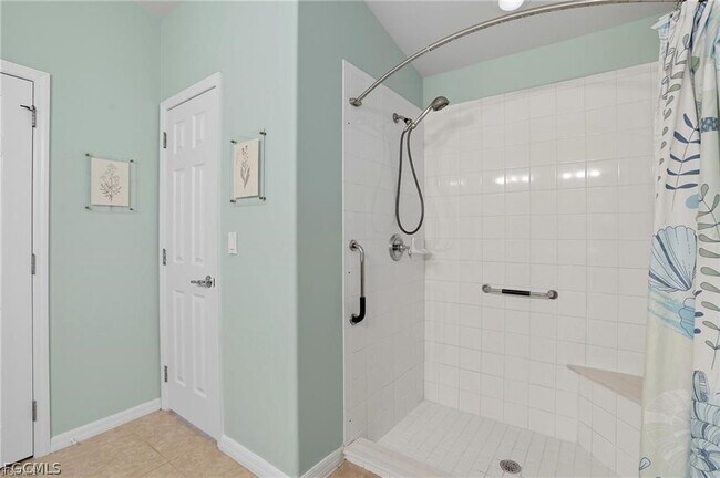 Building Photo - 2427 Woodbourne Pl