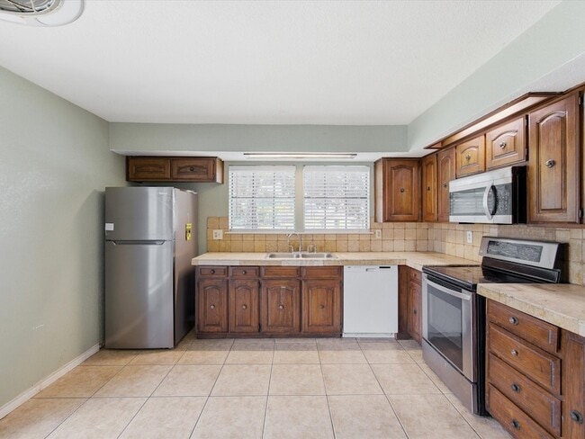 Building Photo - 7419 Lemonwood Ln