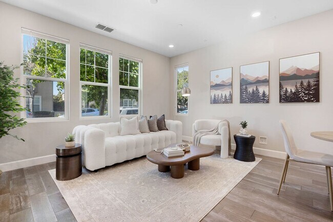 Building Photo - 5Bed/3Ba Home in Quiet Hayward Community w...
