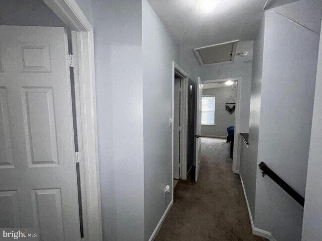 Building Photo - 318 Red Haven Ct