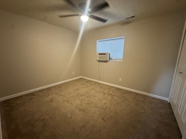 Building Photo - 7126 Oxmoor Ln