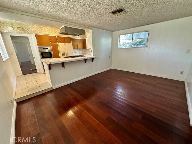 Building Photo - 2115 Holly Ave