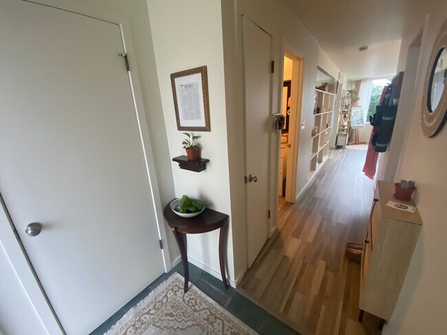 Interior Photo - Villa Capri at Eastlake, Seattle