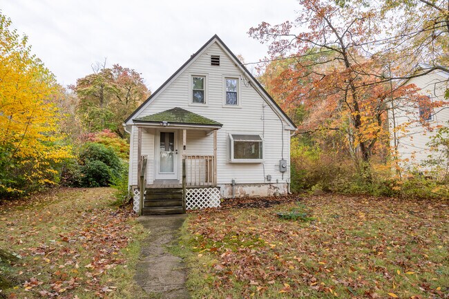 Building Photo - 215 Crystal Lake Rd