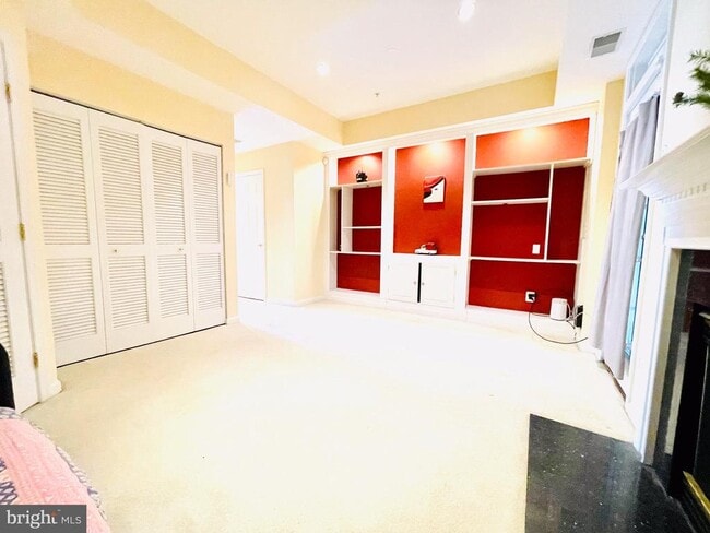 Building Photo - 4053 Cressida Pl
