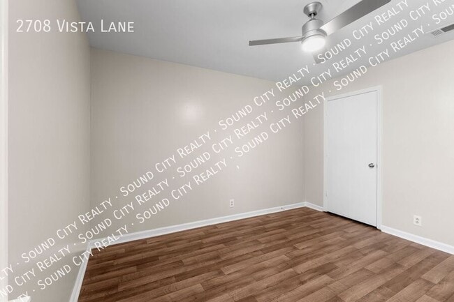 Building Photo - 2708 Vista Ln