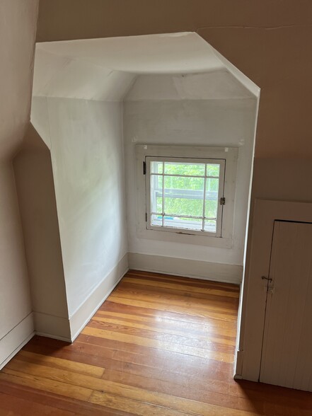 Building Photo - 28 Brookes Ave