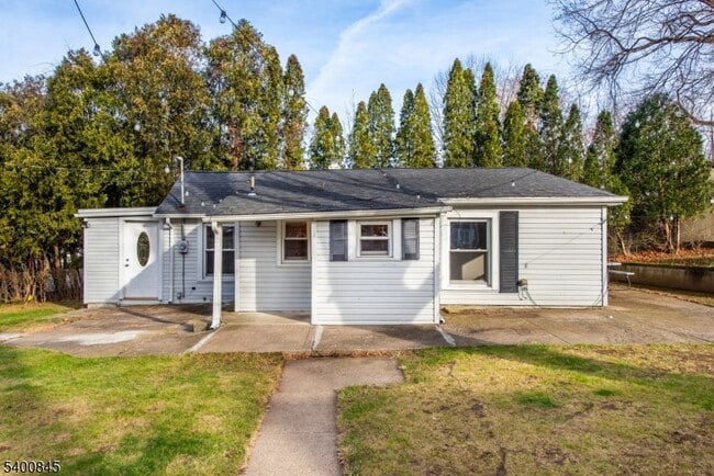 Building Photo - 16 Front St