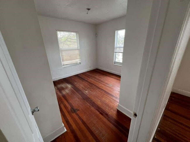 Building Photo - 708 NE 4th St