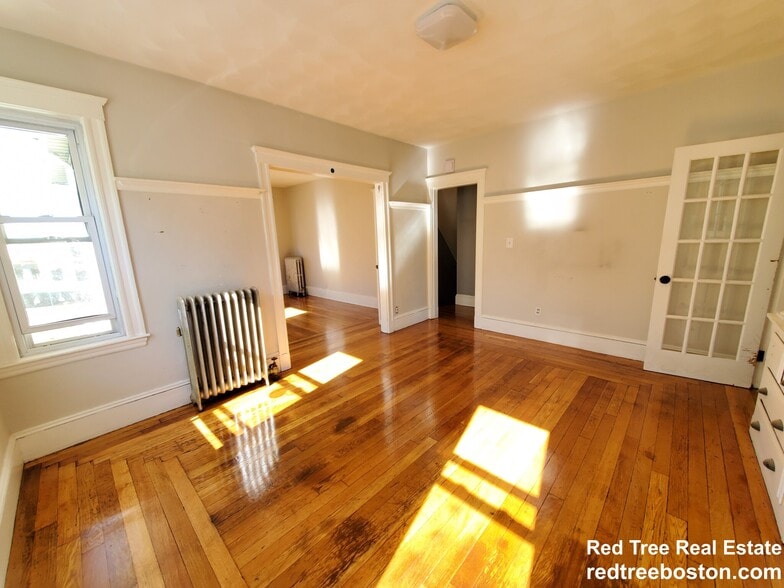 Building Photo - 623 Fellsway