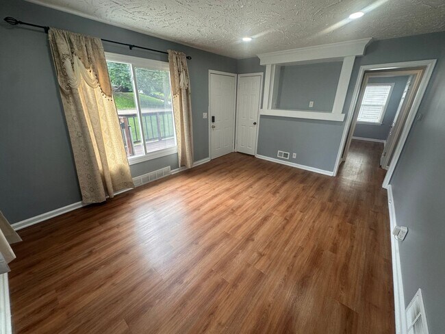 Building Photo - 2130 S 47th St