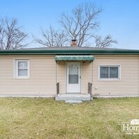 Building Photo - Charming two-bedroom, one-bath home offering a comfortable layout with ample natural light