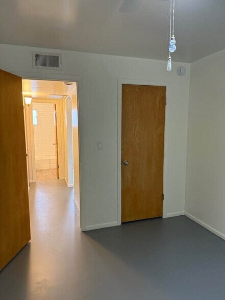 Building Photo - 2024 S Mill Ave