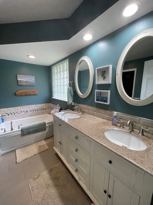 Building Photo - PRE-LEASING - Fully Furnished 6mo Short Term Rental in Ozark