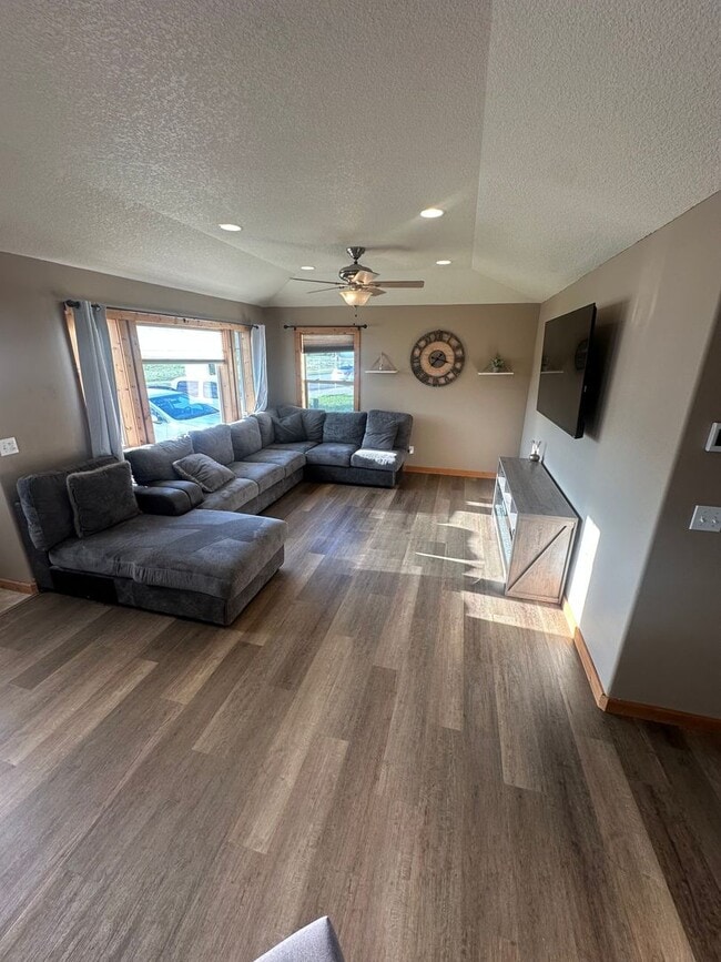 Building Photo - Beautiful West Kalispell Home