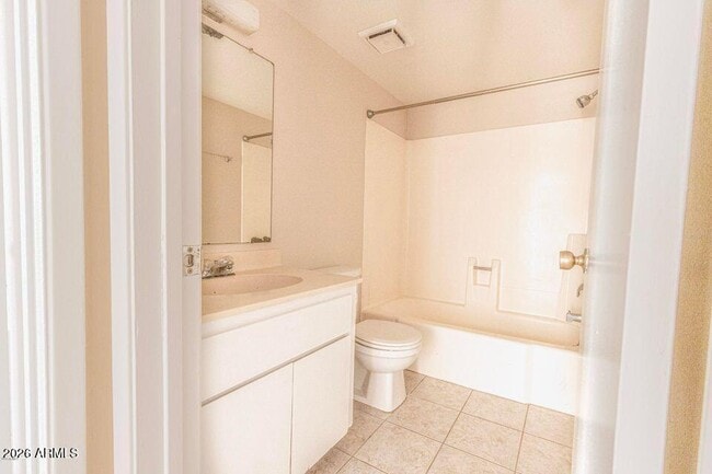 Building Photo - 2642 E Orange St.