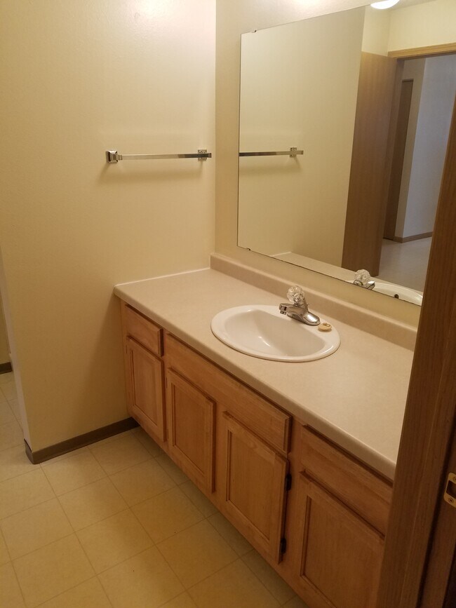 Building Photo - 233 Birch St N