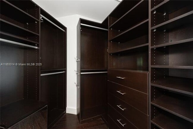 Building Photo - 200 Biscayne Blvd Way