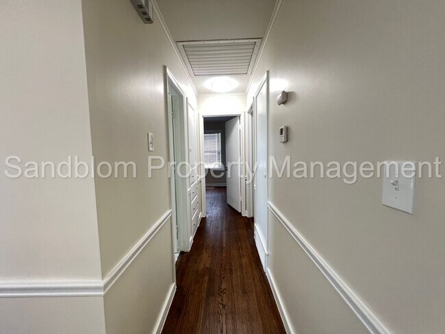 Building Photo - For Lease | $1300 Rent | Available Now!