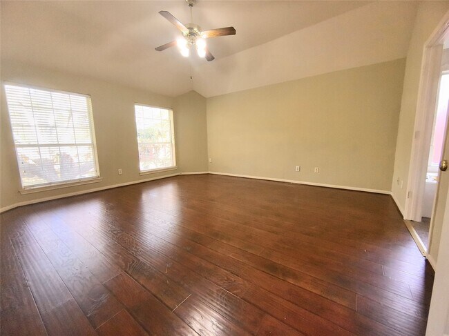 Building Photo - 1916 Lakewinds Dr