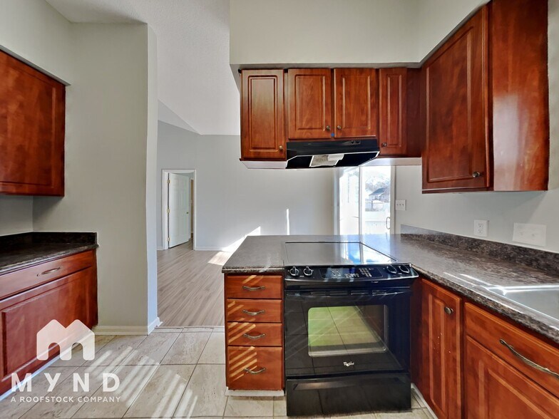 Building Photo - 1205 Spruce Dr
