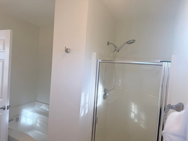 Building Photo - 9420 Meadowmont View Dr