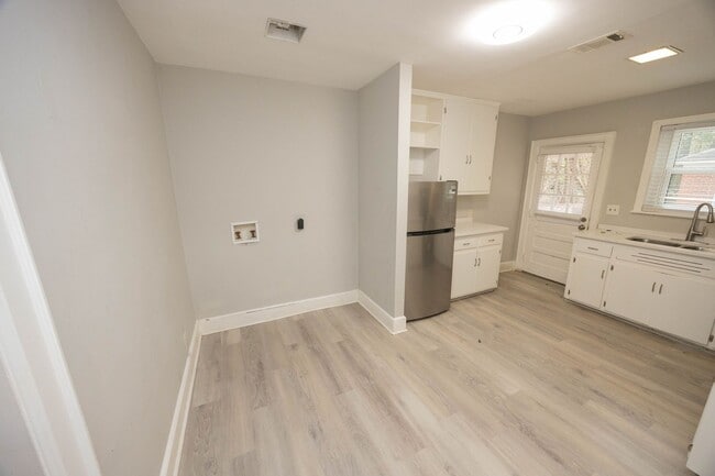 Building Photo - 2058 Woodley Rd