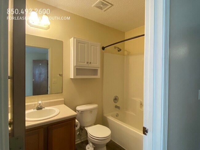 Building Photo - 504 Ashwood Ln