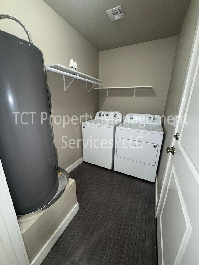 Building Photo - Newly Renovated Home With NO HOA on Large Lot