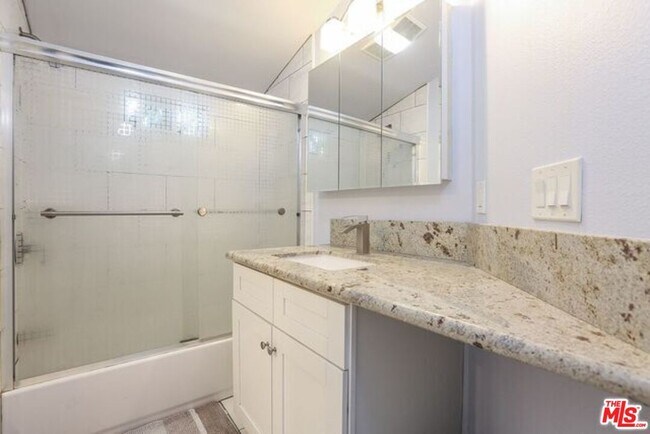 Building Photo - 318 Parkman Ave