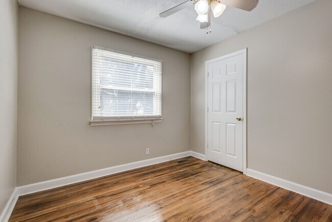 Building Photo - 6215 Laredo Ave