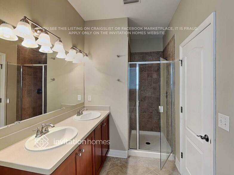 Building Photo - 11140 Running Pine Dr