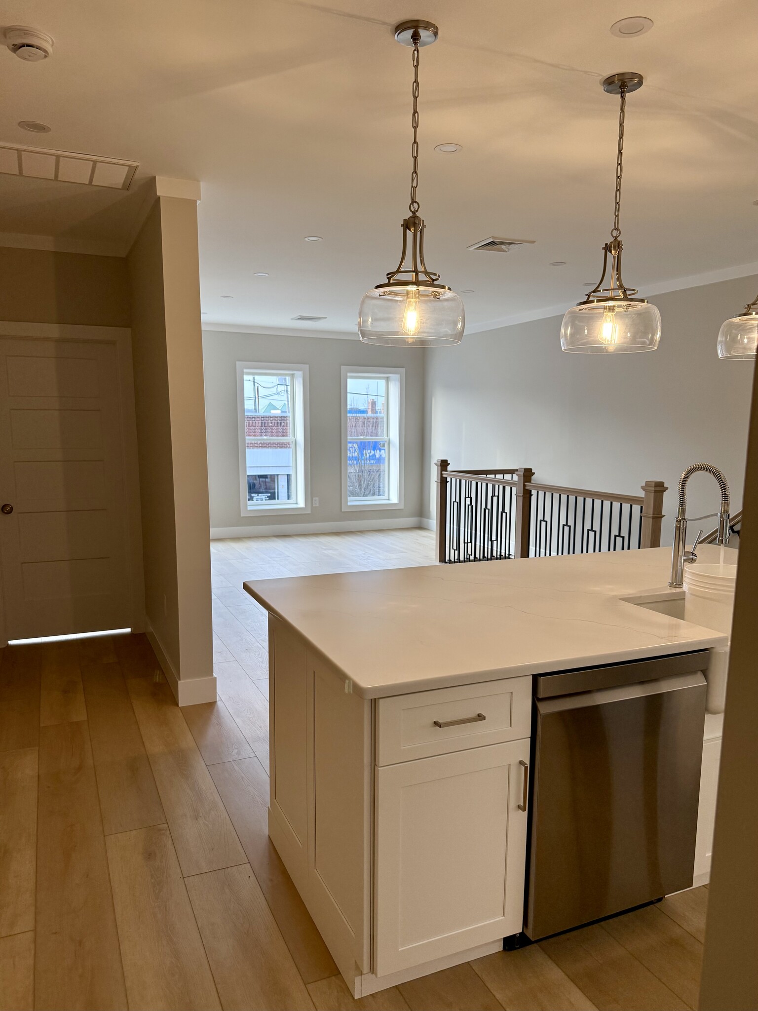 Building Photo - 906 Main St