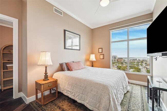 Building Photo - 500 Seawall Blvd