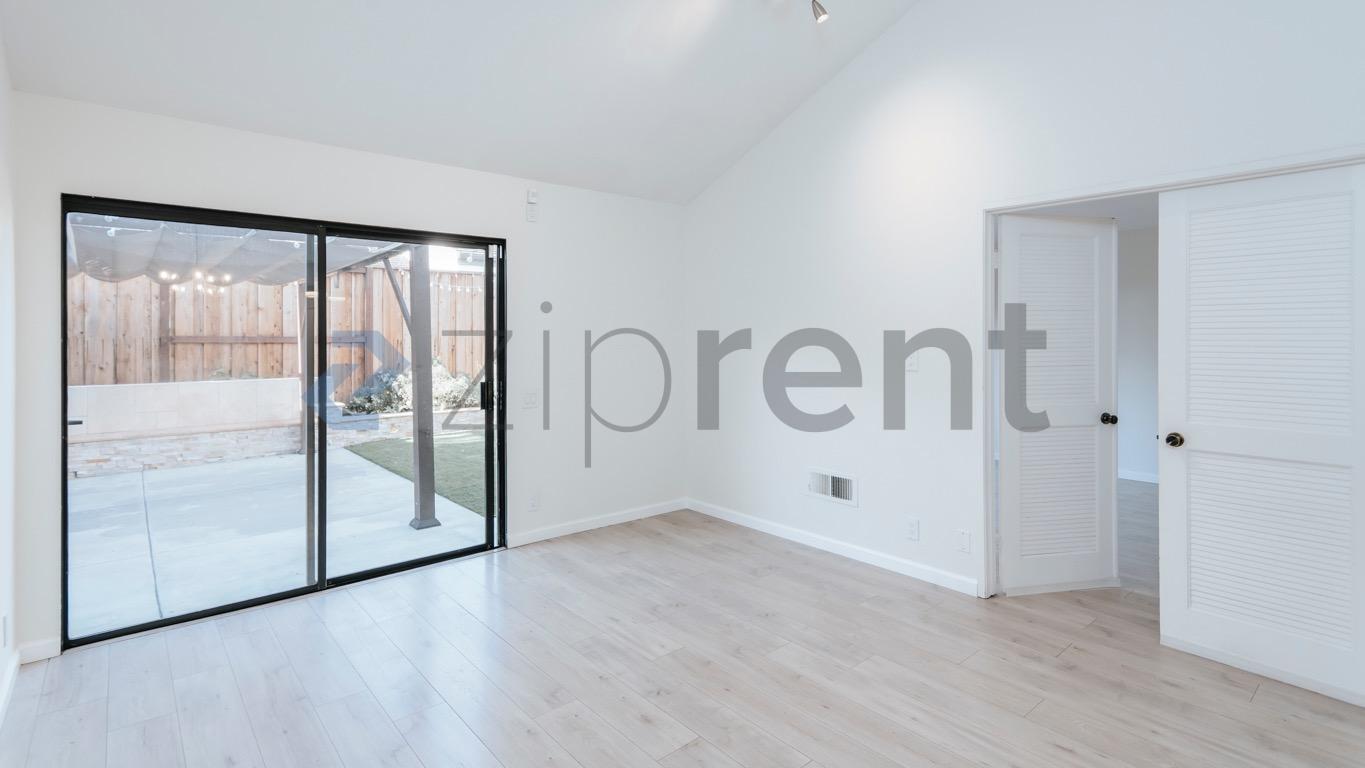 Building Photo - Unit