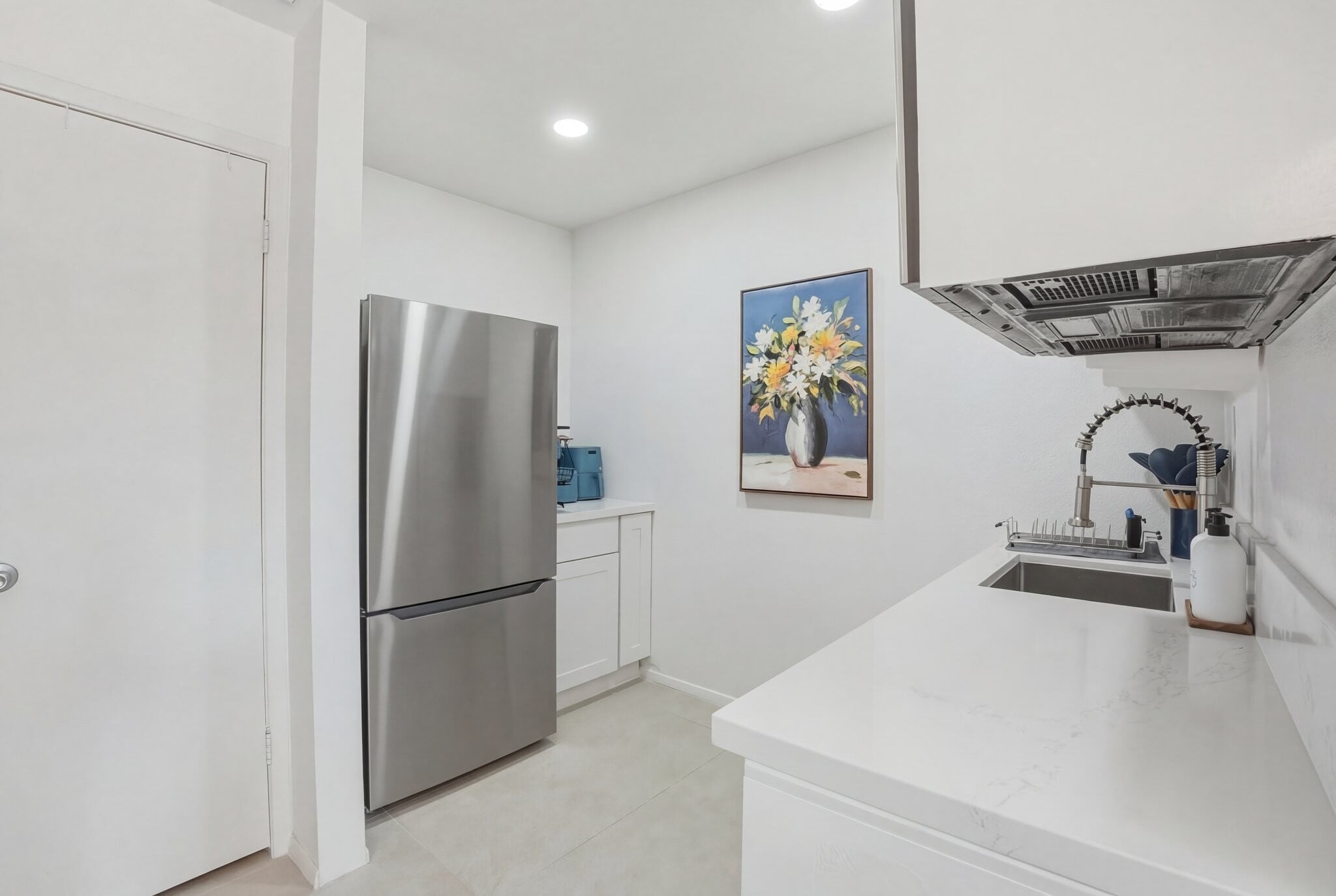 Building Photo - 313 E Riviera Dr