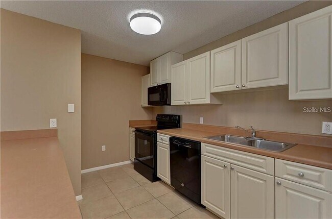 Building Photo - 9481 Highland Oak Dr