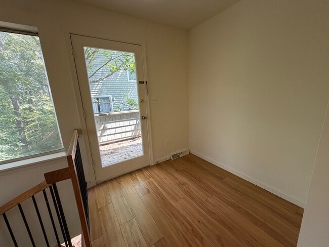 Building Photo - 1250 Clifden Green