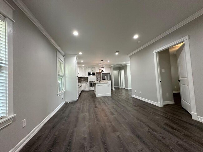 Building Photo - completely renovated 1930 Craftsman bungalow in the sought after Brooke Smith subdivision of Hous...